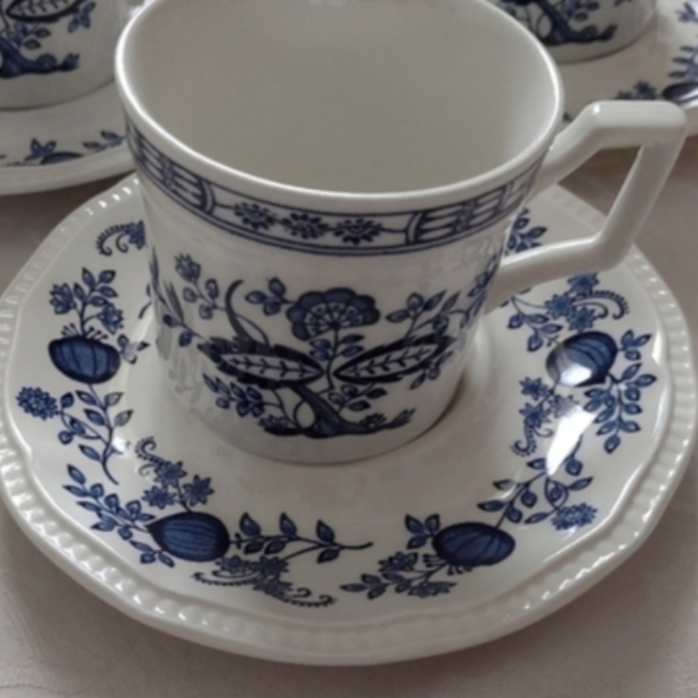 Vintage blue nordic Kensington England handcrafted 2 cups + 2 saucer